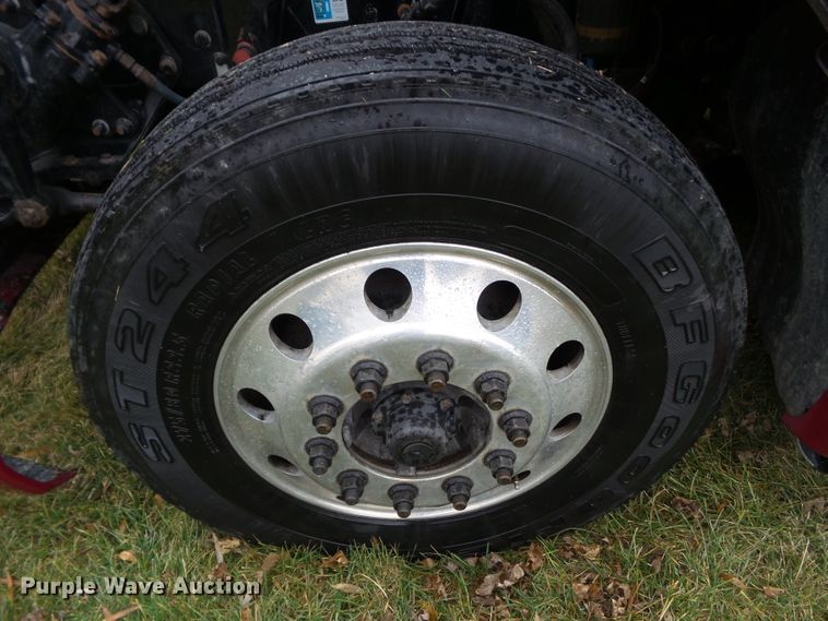 image for item DF0820 2015 Kenworth T680 semi truck