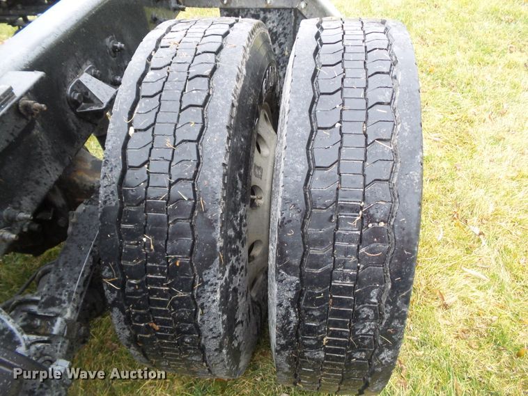 image for item DF0820 2015 Kenworth T680 semi truck