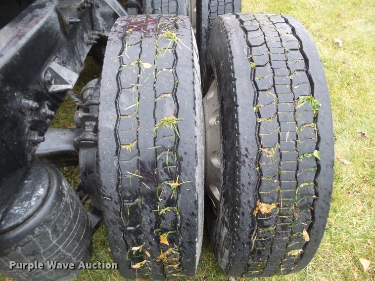 image for item DF0820 2015 Kenworth T680 semi truck