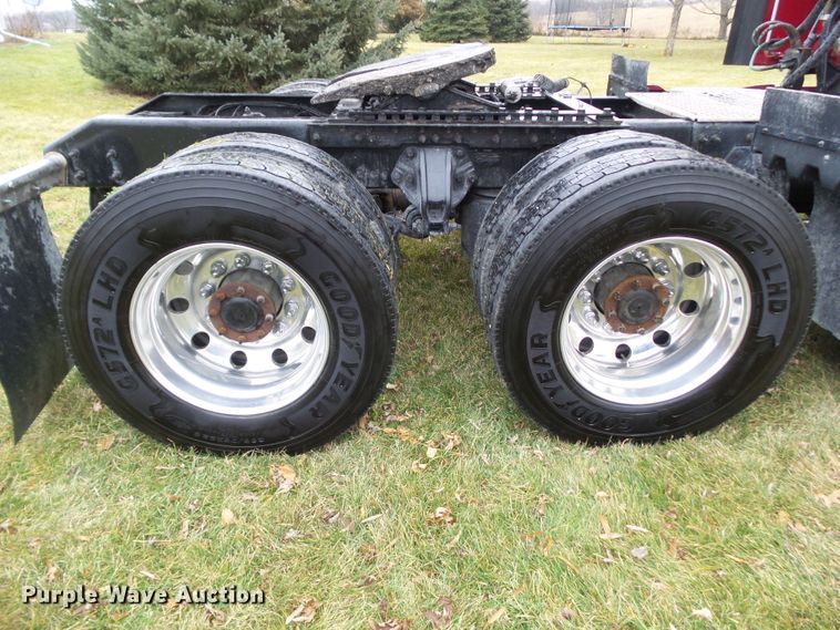 image for item DF0820 2015 Kenworth T680 semi truck