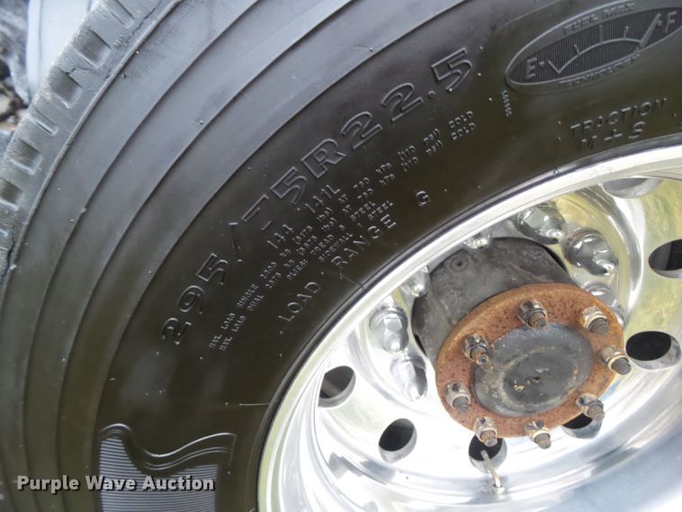 image for item DF0820 2015 Kenworth T680 semi truck