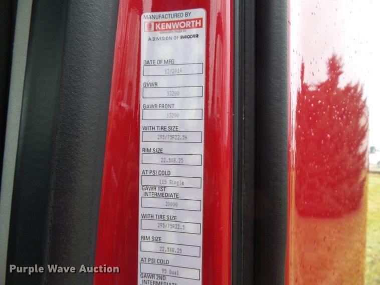 image for item DF0820 2015 Kenworth T680 semi truck