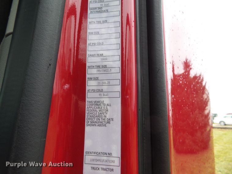 image for item DF0820 2015 Kenworth T680 semi truck