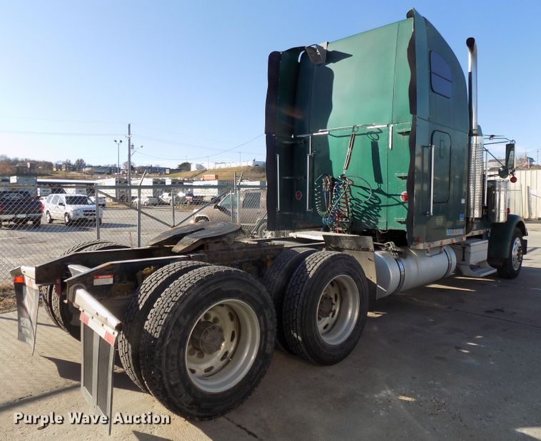 image for item DG2482 2000 Freightliner Classic XL FLD120 semi truck