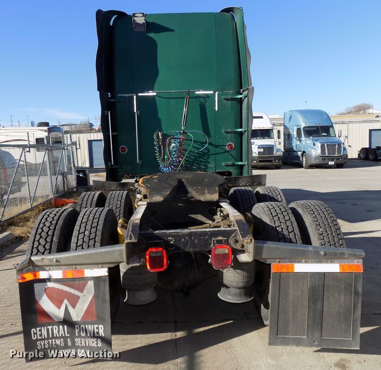 image for item DG2482 2000 Freightliner Classic XL FLD120 semi truck