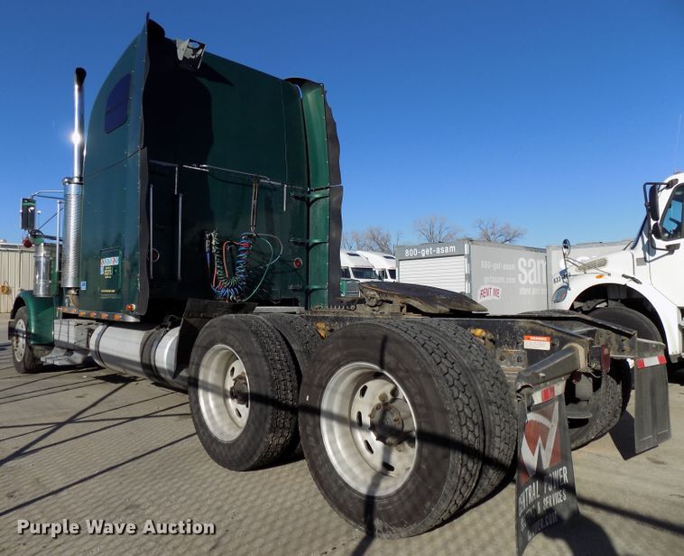 image for item DG2482 2000 Freightliner Classic XL FLD120 semi truck