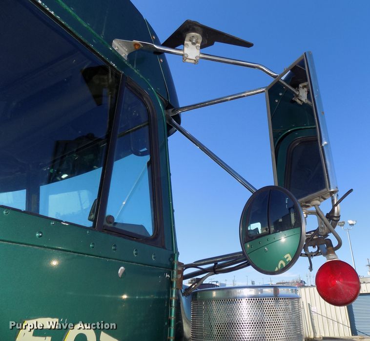 image for item DG2482 2000 Freightliner Classic XL FLD120 semi truck