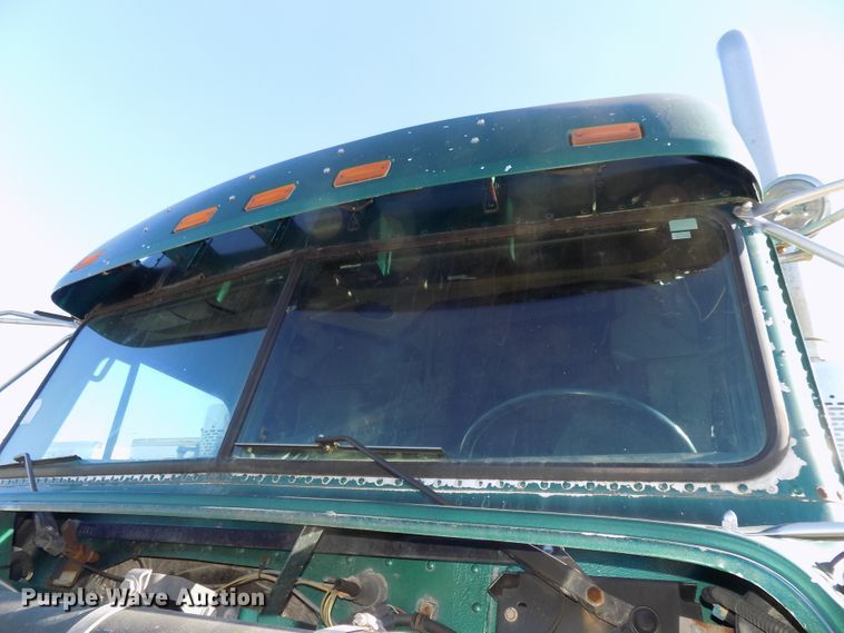 image for item DG2482 2000 Freightliner Classic XL FLD120 semi truck