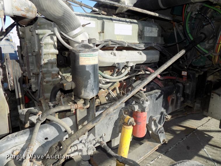 image for item DG2482 2000 Freightliner Classic XL FLD120 semi truck