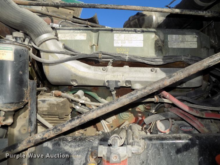 image for item DG2482 2000 Freightliner Classic XL FLD120 semi truck