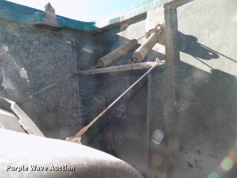 image for item DG2482 2000 Freightliner Classic XL FLD120 semi truck