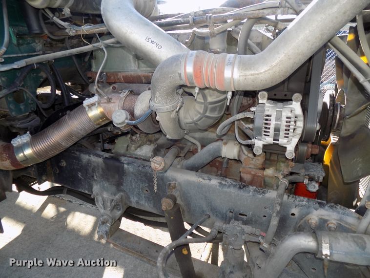 image for item DG2482 2000 Freightliner Classic XL FLD120 semi truck