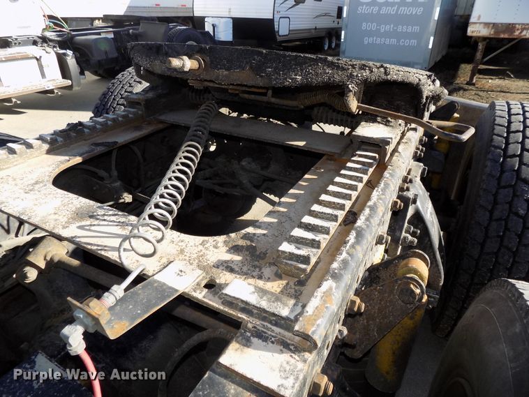 image for item DG2482 2000 Freightliner Classic XL FLD120 semi truck