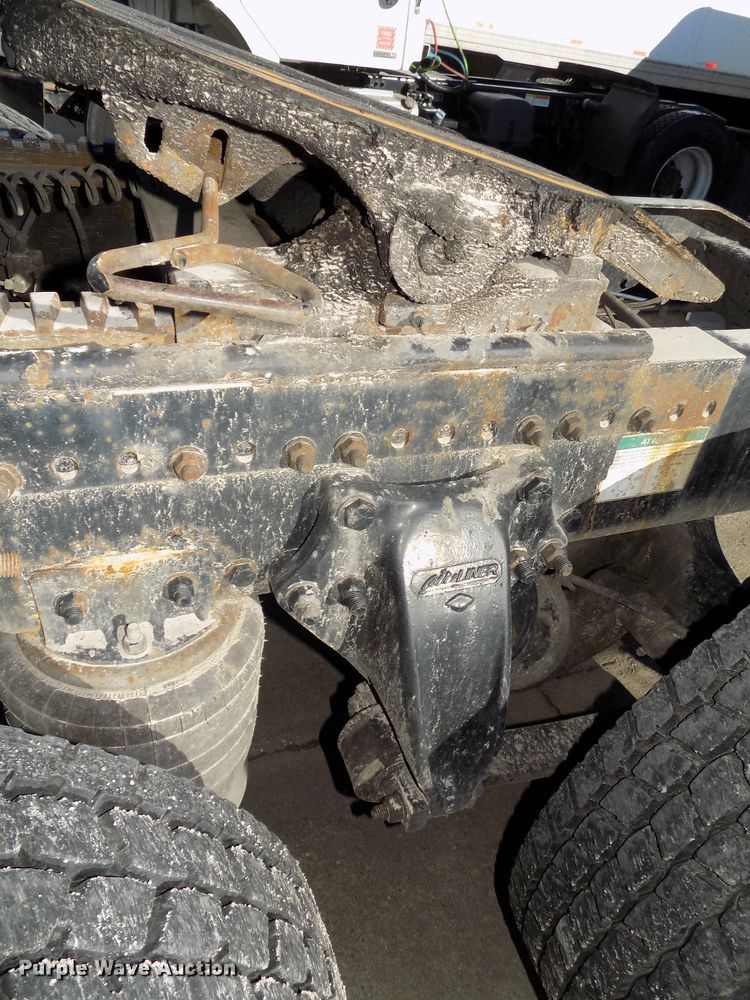 image for item DG2482 2000 Freightliner Classic XL FLD120 semi truck