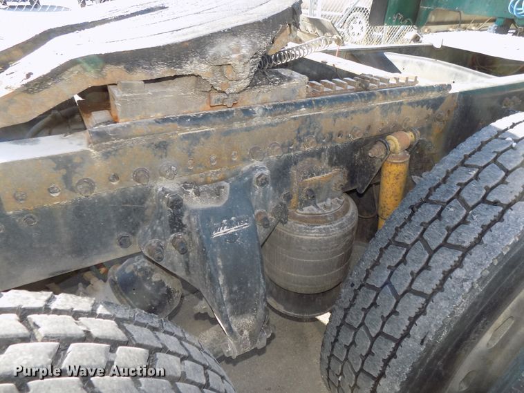 image for item DG2482 2000 Freightliner Classic XL FLD120 semi truck