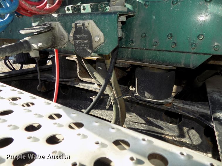 image for item DG2482 2000 Freightliner Classic XL FLD120 semi truck