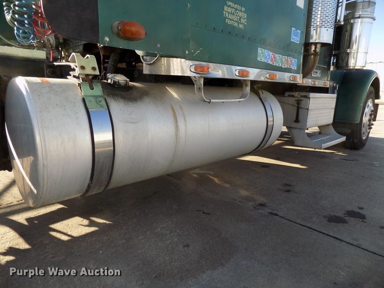 image for item DG2482 2000 Freightliner Classic XL FLD120 semi truck