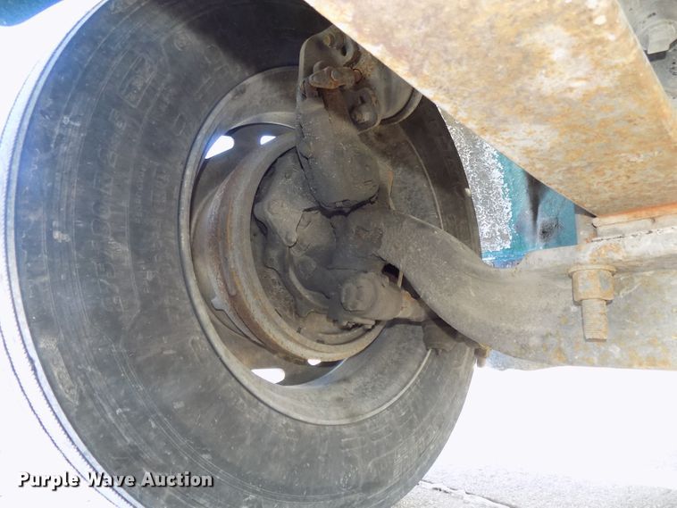 image for item DG2482 2000 Freightliner Classic XL FLD120 semi truck