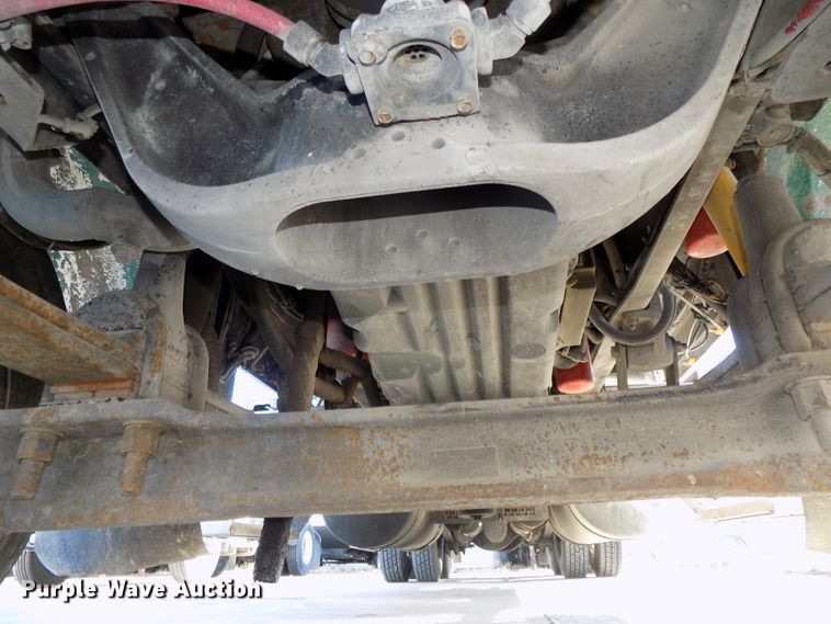 image for item DG2482 2000 Freightliner Classic XL FLD120 semi truck