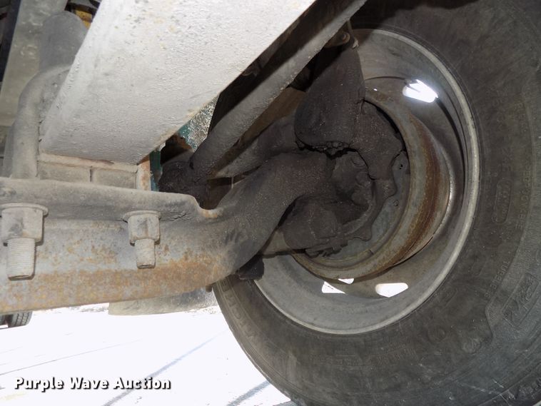 image for item DG2482 2000 Freightliner Classic XL FLD120 semi truck