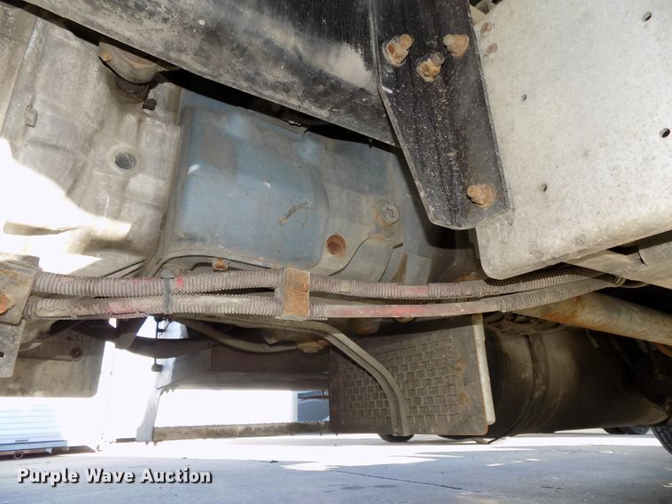 image for item DG2482 2000 Freightliner Classic XL FLD120 semi truck