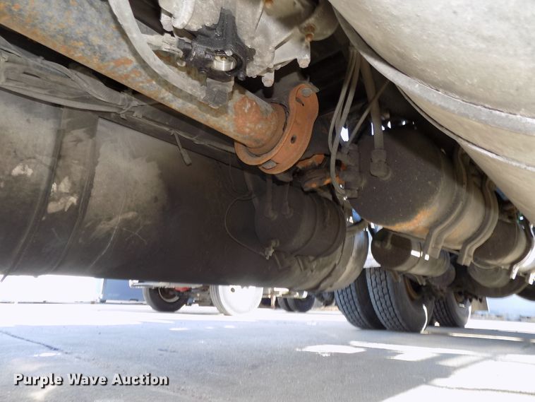 image for item DG2482 2000 Freightliner Classic XL FLD120 semi truck