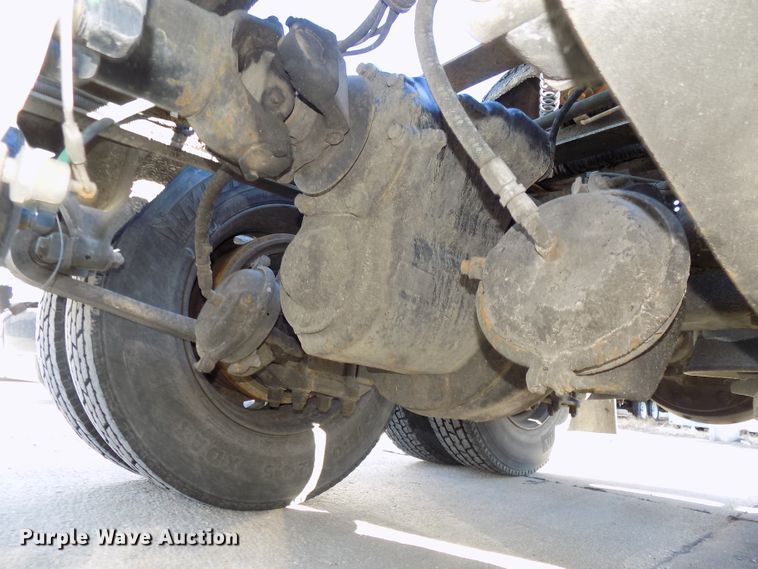 image for item DG2482 2000 Freightliner Classic XL FLD120 semi truck