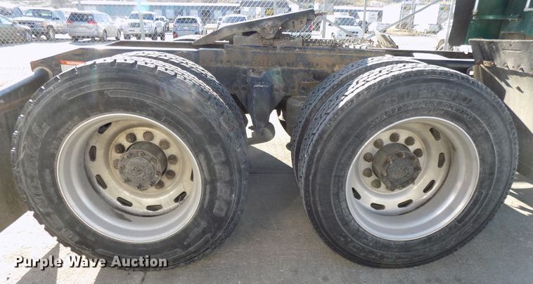 image for item DG2482 2000 Freightliner Classic XL FLD120 semi truck