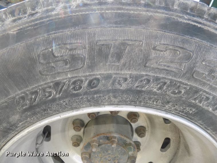 image for item DG2482 2000 Freightliner Classic XL FLD120 semi truck