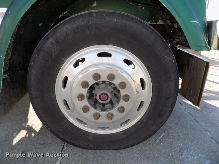 image for item DG2482 2000 Freightliner Classic XL FLD120 semi truck