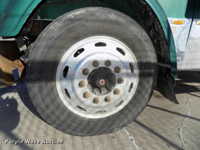 image for item DG2482 2000 Freightliner Classic XL FLD120 semi truck