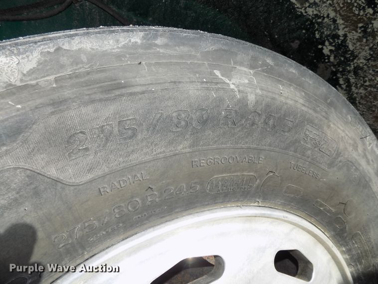 image for item DG2482 2000 Freightliner Classic XL FLD120 semi truck