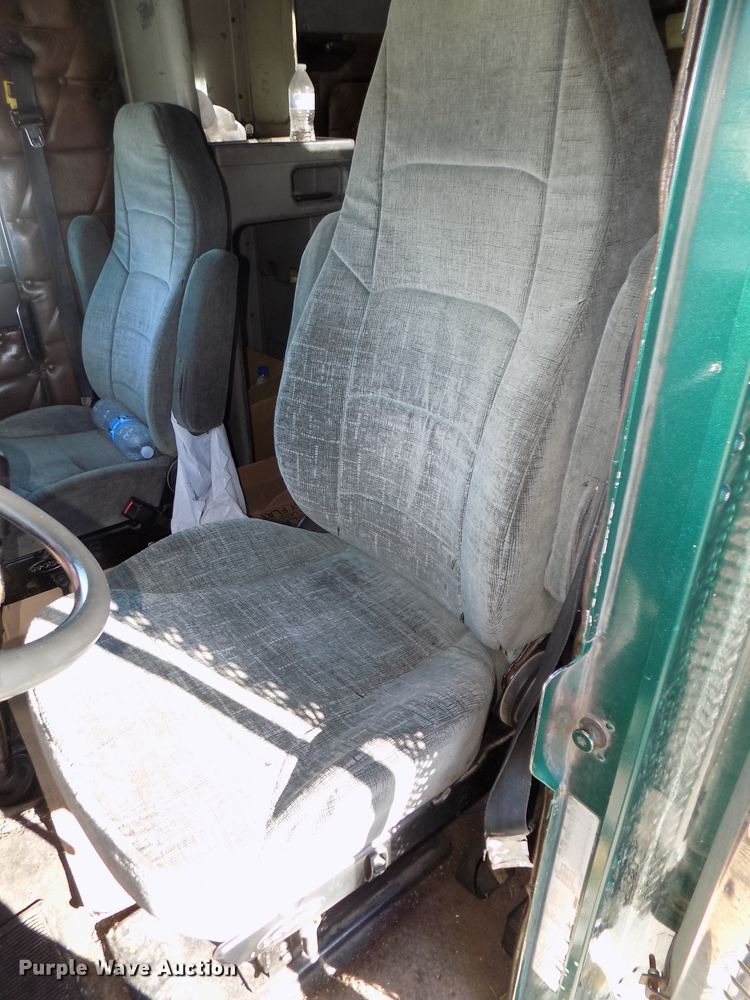 image for item DG2482 2000 Freightliner Classic XL FLD120 semi truck