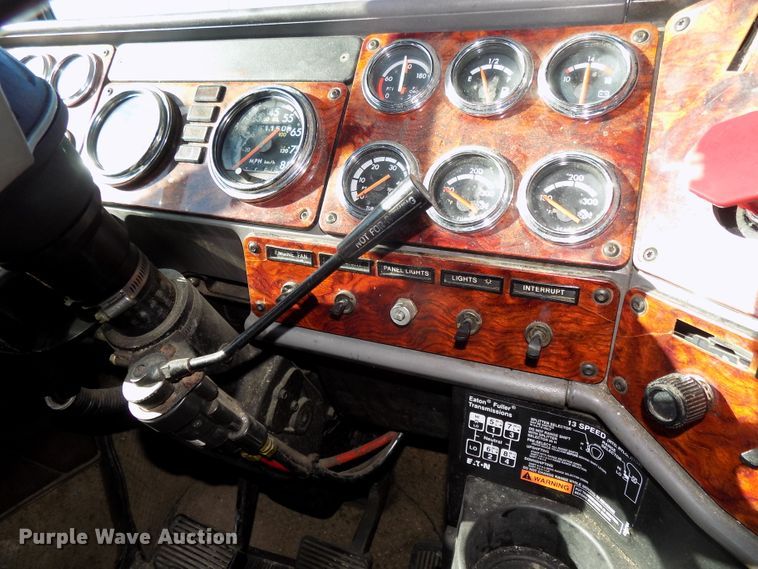 image for item DG2482 2000 Freightliner Classic XL FLD120 semi truck