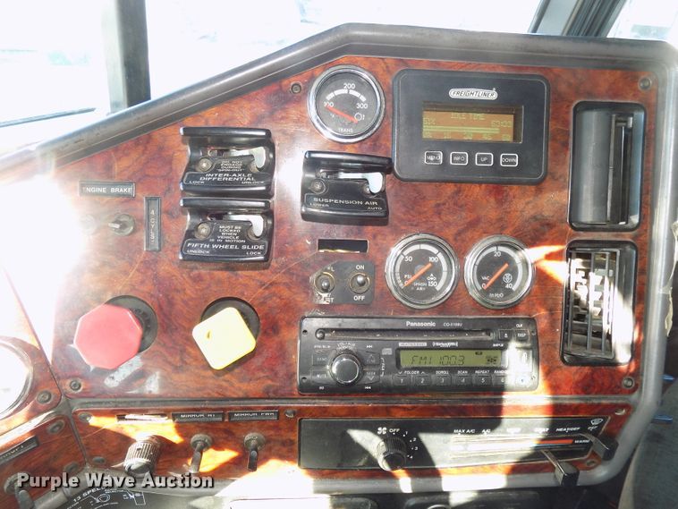 image for item DG2482 2000 Freightliner Classic XL FLD120 semi truck