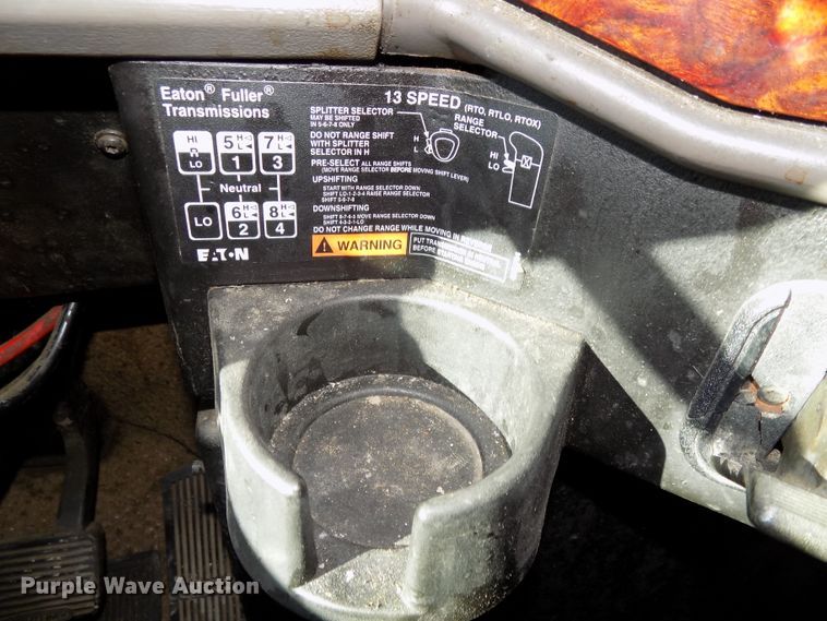 image for item DG2482 2000 Freightliner Classic XL FLD120 semi truck