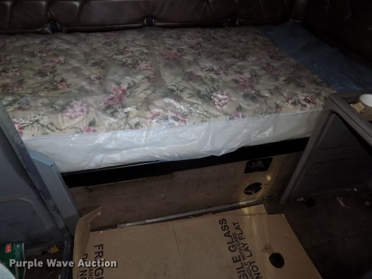 image for item DG2482 2000 Freightliner Classic XL FLD120 semi truck