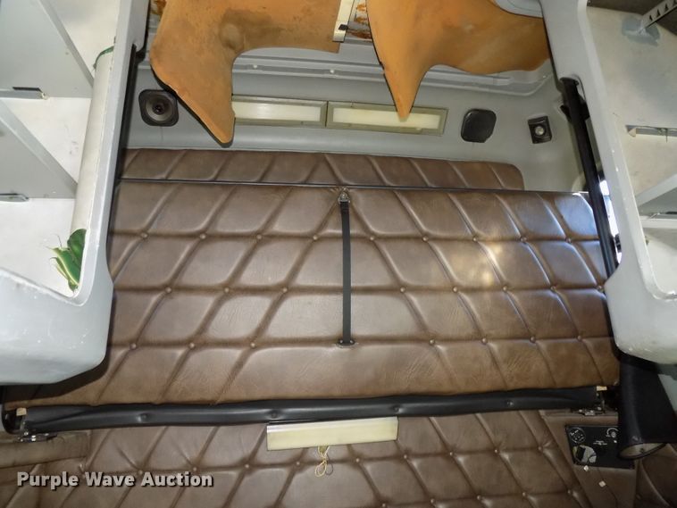 image for item DG2482 2000 Freightliner Classic XL FLD120 semi truck