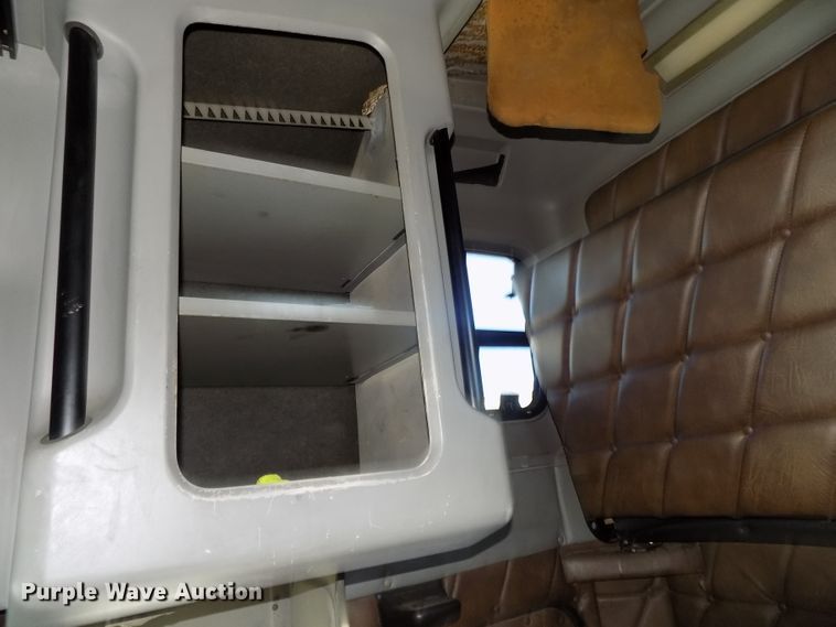 image for item DG2482 2000 Freightliner Classic XL FLD120 semi truck