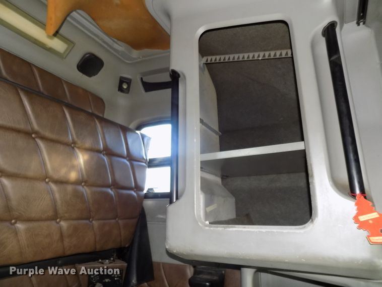 image for item DG2482 2000 Freightliner Classic XL FLD120 semi truck