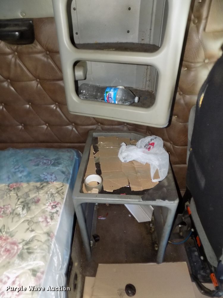 image for item DG2482 2000 Freightliner Classic XL FLD120 semi truck