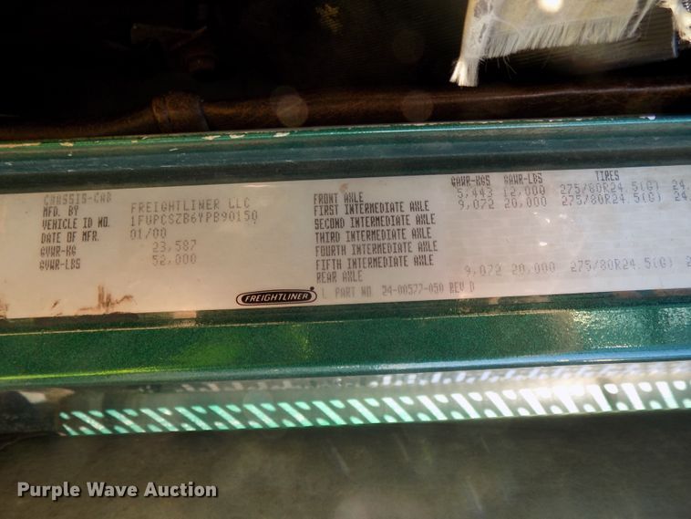 image for item DG2482 2000 Freightliner Classic XL FLD120 semi truck