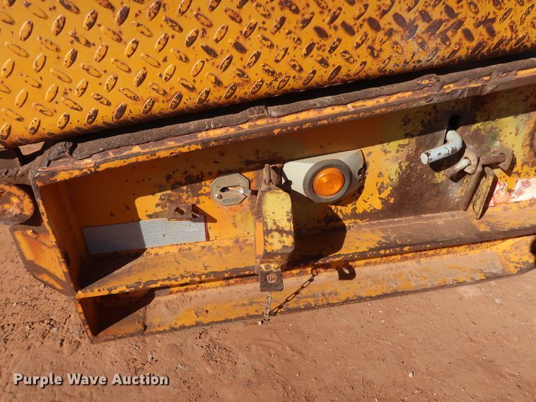 image for item DG4241 1994 Holden HPD51350 lowboy equipment trailer