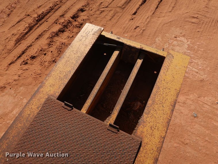 image for item DG4241 1994 Holden HPD51350 lowboy equipment trailer