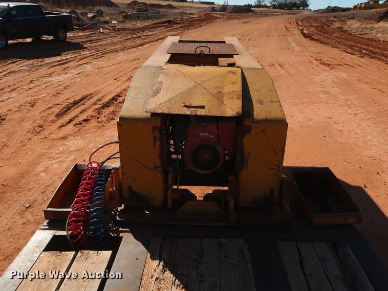 image for item DG4241 1994 Holden HPD51350 lowboy equipment trailer