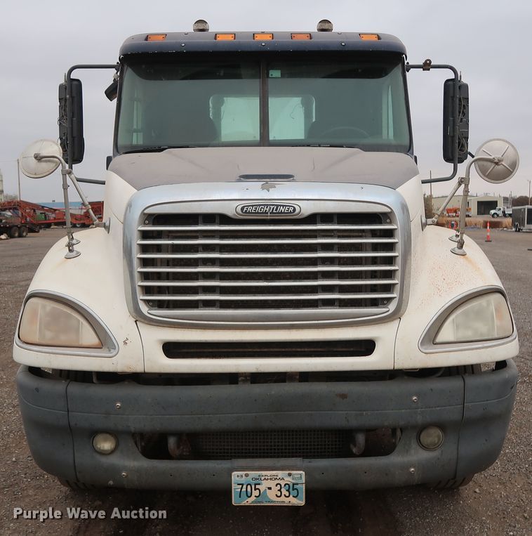 image for item DG4246 2007 Freightliner Columbia semi truck