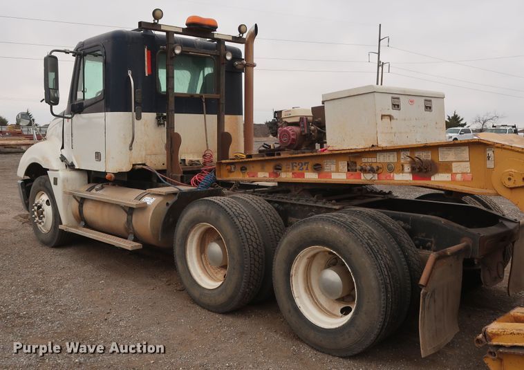 image for item DG4246 2007 Freightliner Columbia semi truck