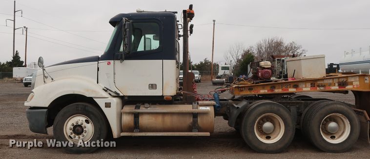 image for item DG4246 2007 Freightliner Columbia semi truck