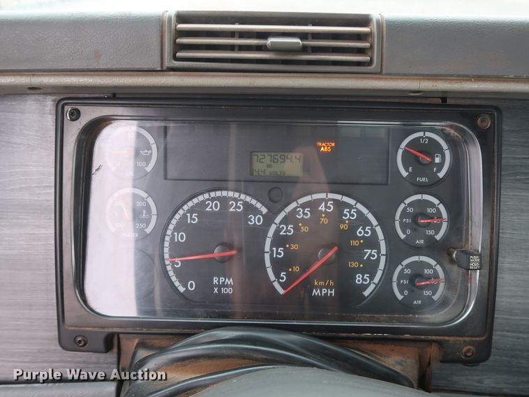 image for item DG4246 2007 Freightliner Columbia semi truck