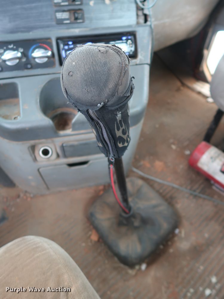 image for item DG4246 2007 Freightliner Columbia semi truck